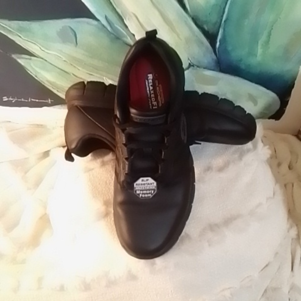 Skechers for work Women's sure track /athletic lace slip resistant Sz 9.5